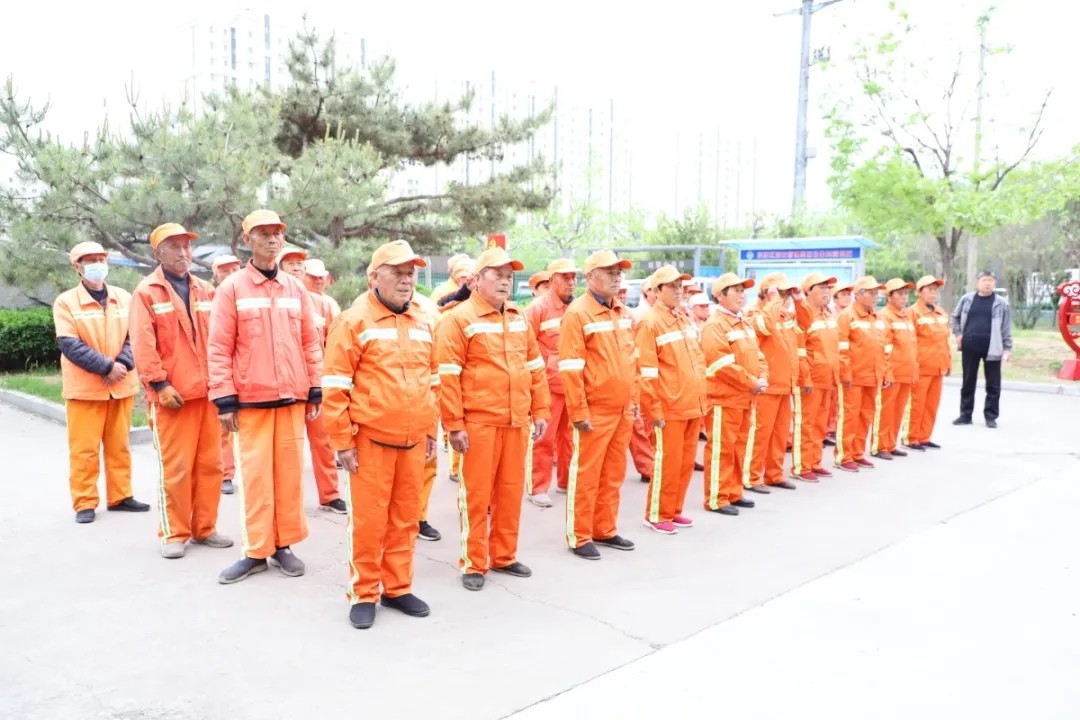 愛心傳遞 溫情捐贈—長田實(shí)業(yè)向環(huán)衛(wèi)工人捐贈環(huán)衛(wèi)服裝1200余套