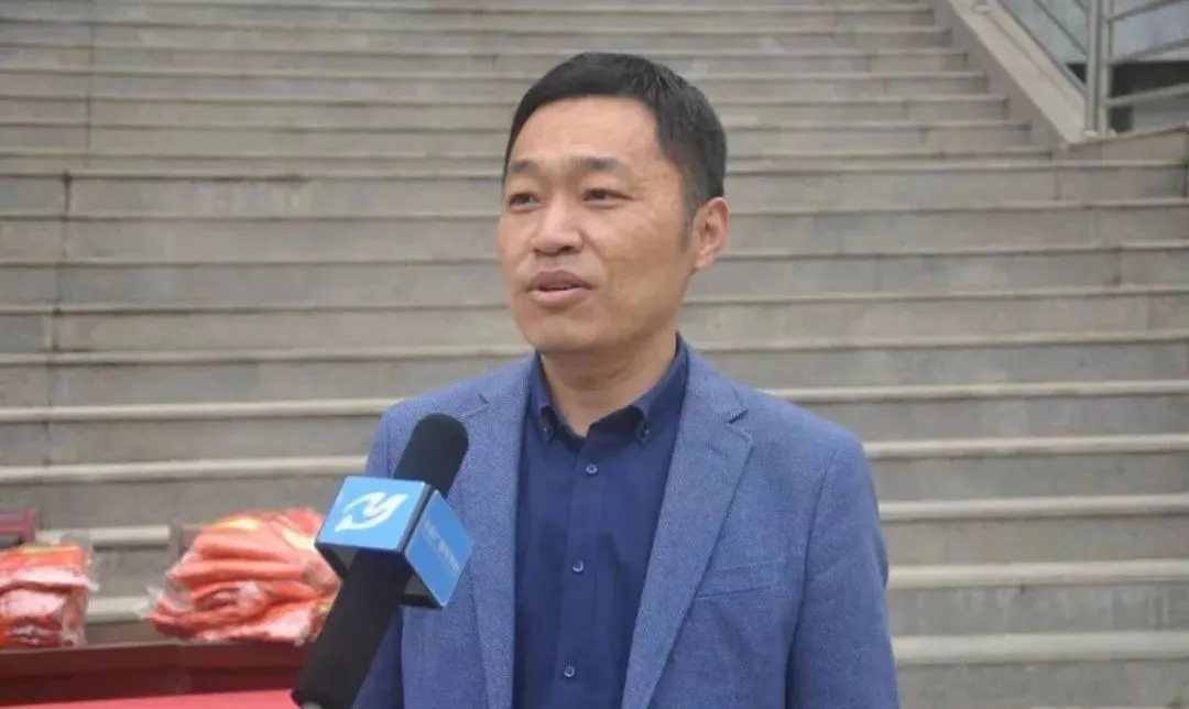 愛心傳遞 溫情捐贈—長田實(shí)業(yè)向環(huán)衛(wèi)工人捐贈環(huán)衛(wèi)服裝1200余套